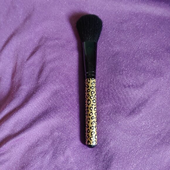 Leopard Makeup Brushes - Picture 2 of 7